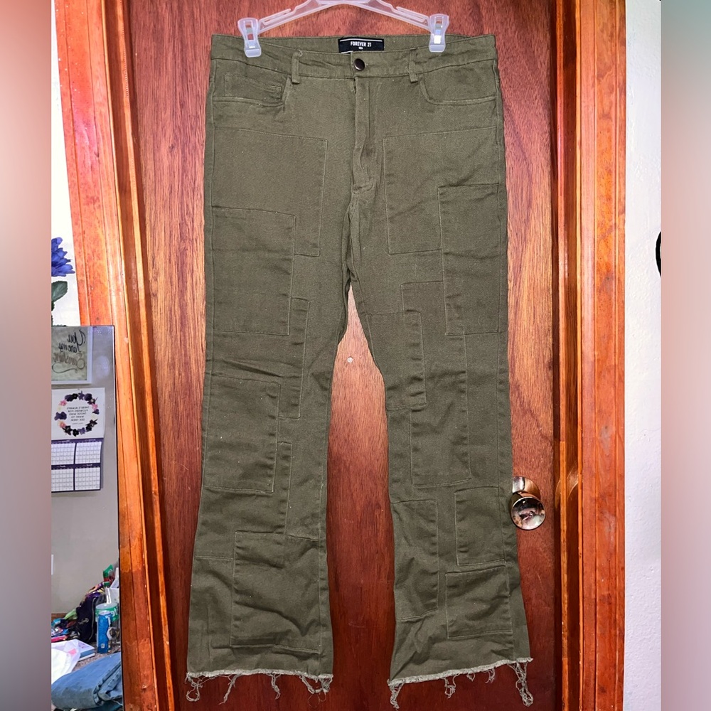 Square stitched green pants💚